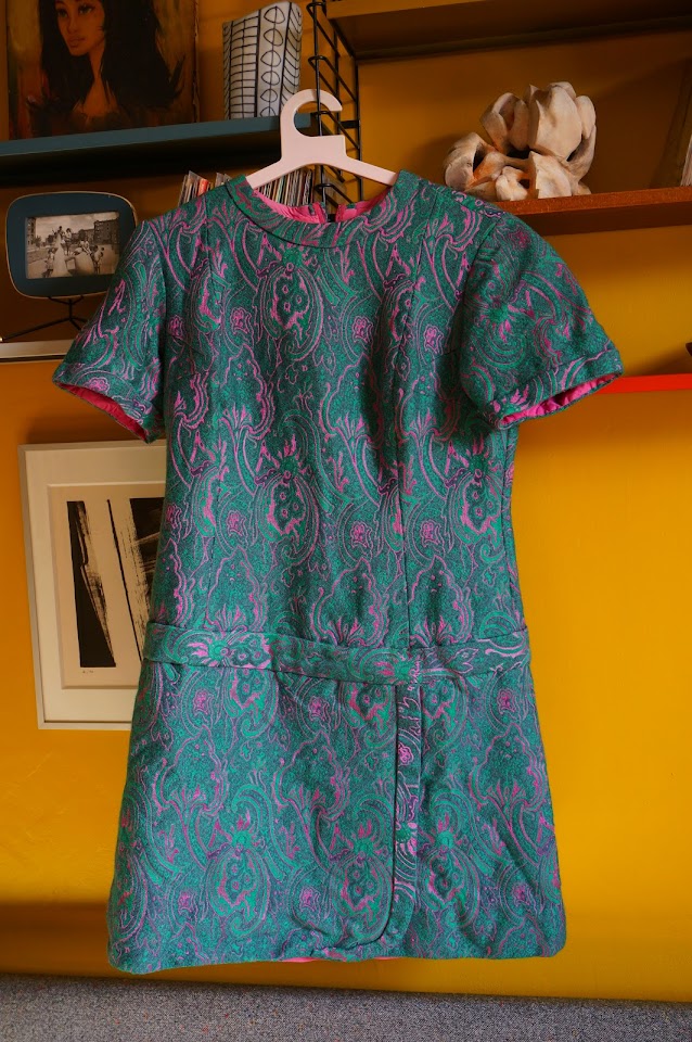 une robe faite maison  70s paisley dress 1960s 1970s 60s psychedelic pink green 