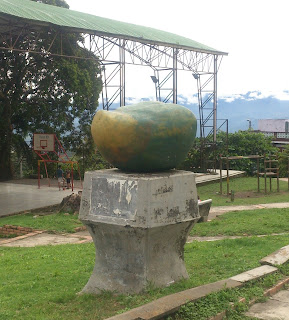 monumento al mango en el triunfo mesitas cundinamarca