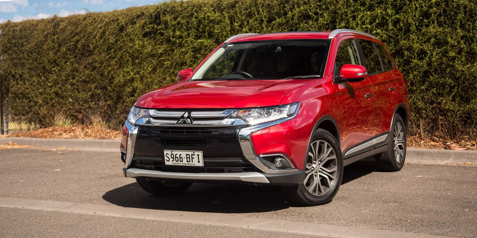 Đánh giá xe Mitsubishi Outlander 2016