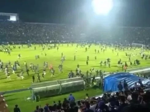 Ini Alasan Polisi Tembakan Gas Air Mata ke Arah Tribun Aremania di Stadion Kanjuruhan