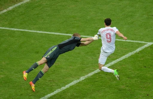 Polish forward Robert Lewandowski tries to score against Russian goalkeeper Vyacheslav Malafeev