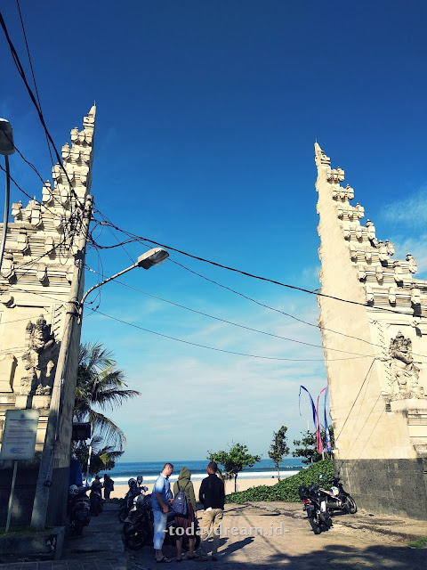 gerbang-pantai-legian