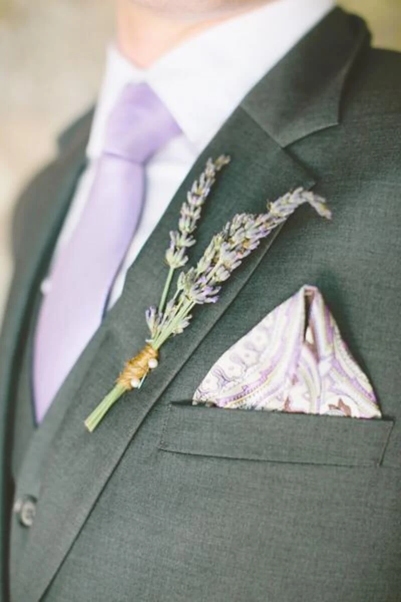 Decoração de Casamento Lavanda: Elegância e Romance em Tons de Roxo - noivo casamento lavanda