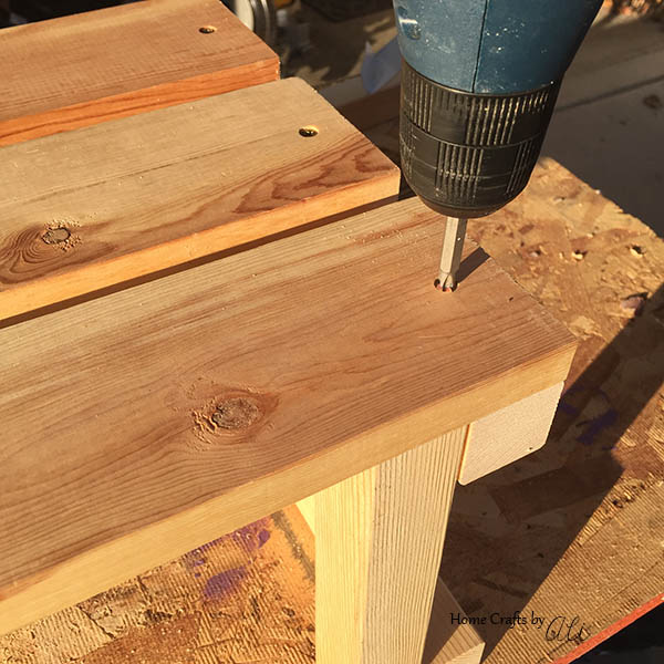 assembling the wood shoe bench