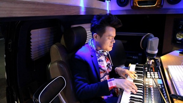 Photo Jyp Has His Own Music Studio In His Car Daily K Pop News