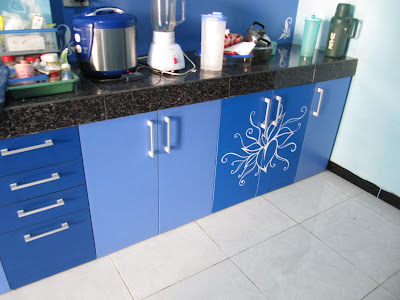 Kitchen Set Dengan Motif Bunga + Furniture Semarang