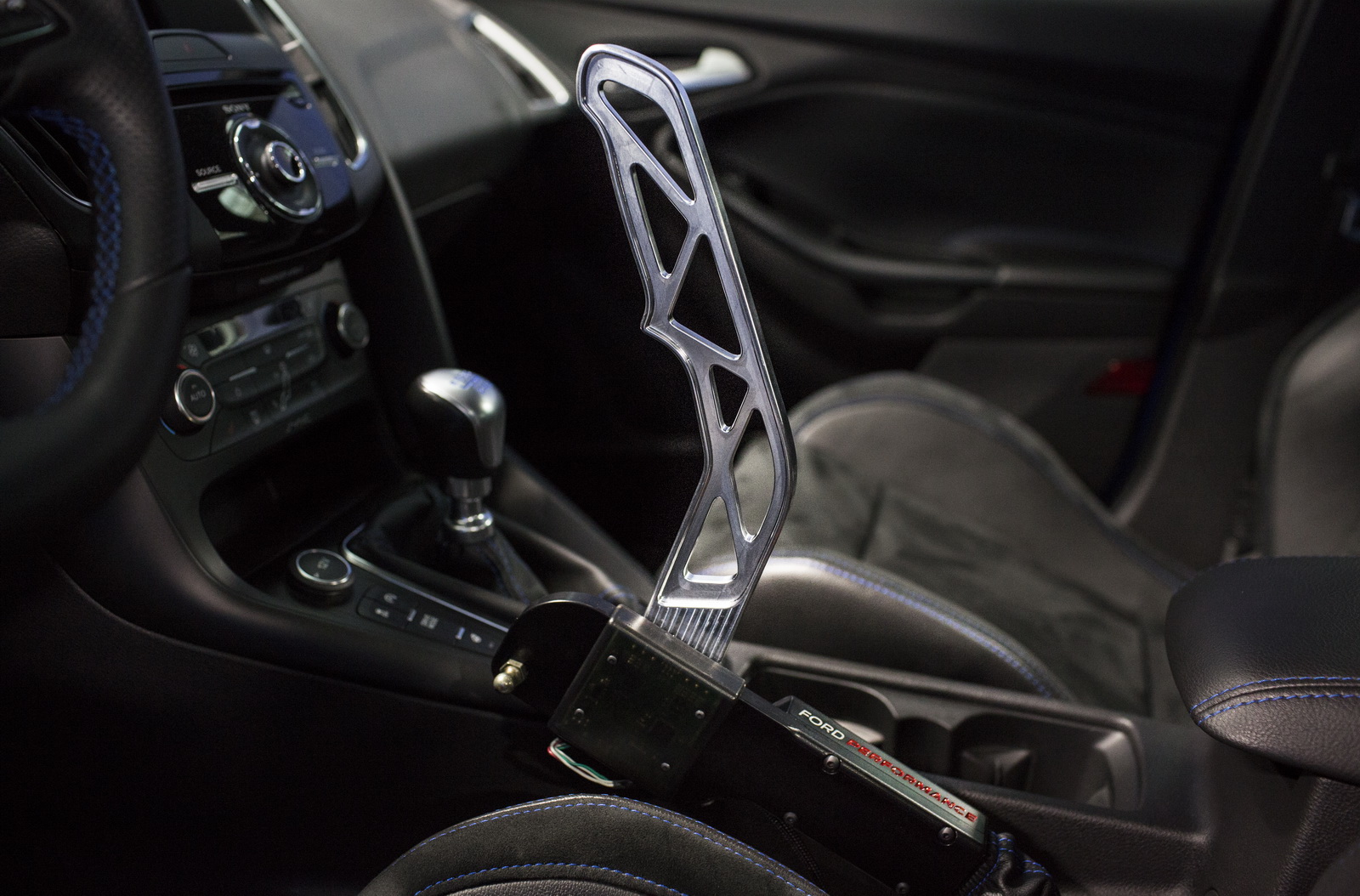 Ford Luncurkan Fitur Drift Stick Yang Keren Untuk Focus RS