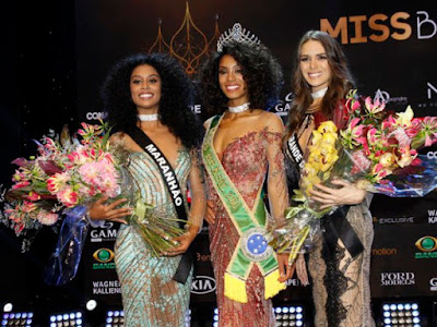 Miss Brazil 2016 flanked by runners up