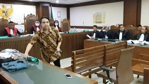 Hakim Semprot Pengacara Mengaitkan Penista Agama dengan Kasus Pengeroyokan Ade Armando