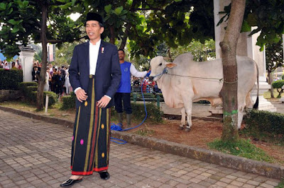 Haru Biru Warga Sukabumi Rayakan Idul Adha Bareng Jokowi