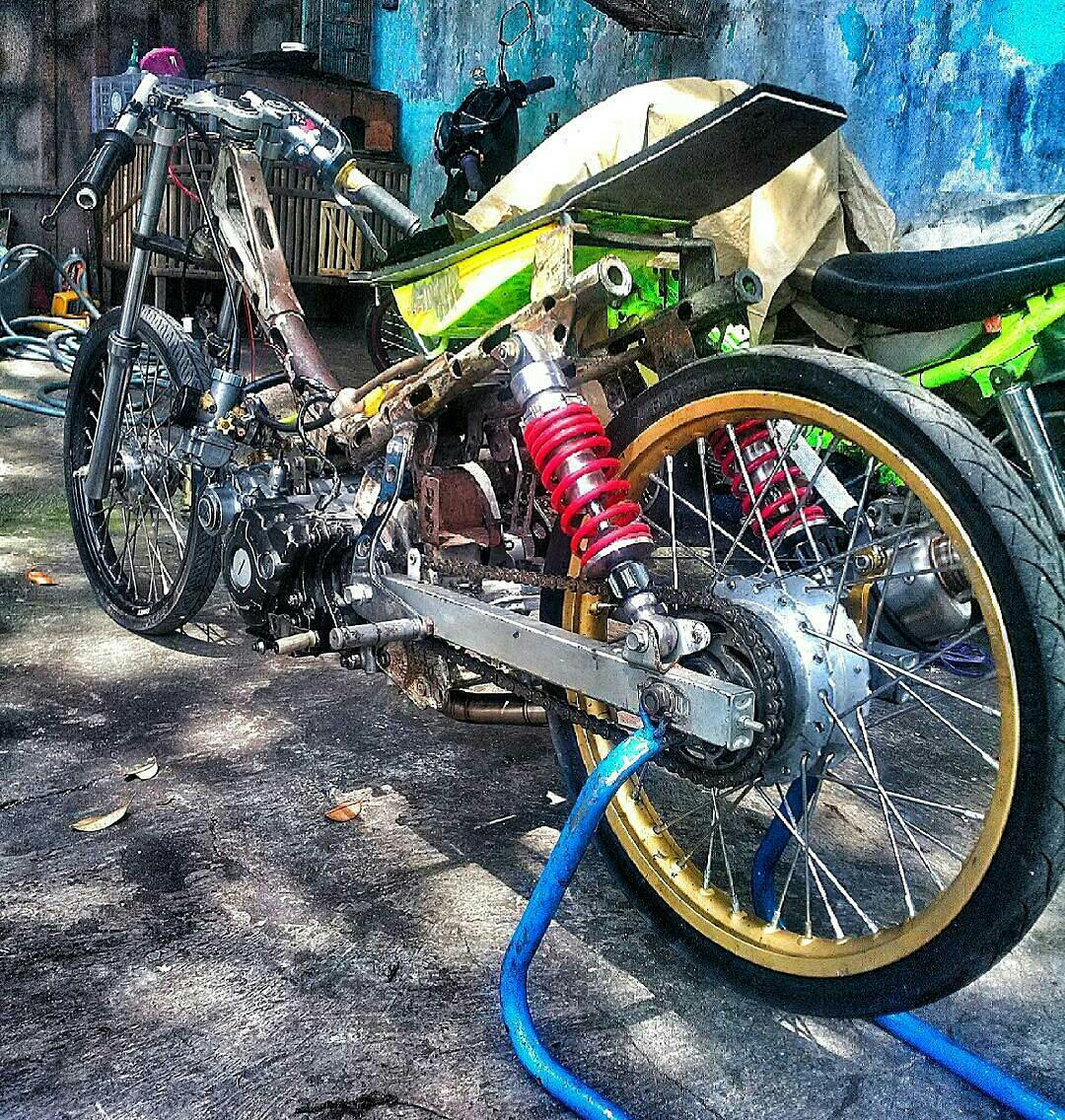 Modifikasi Motor Drag Bike ZONA INFORMASI