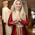 Model Hijab Pernikahan Warna Merah