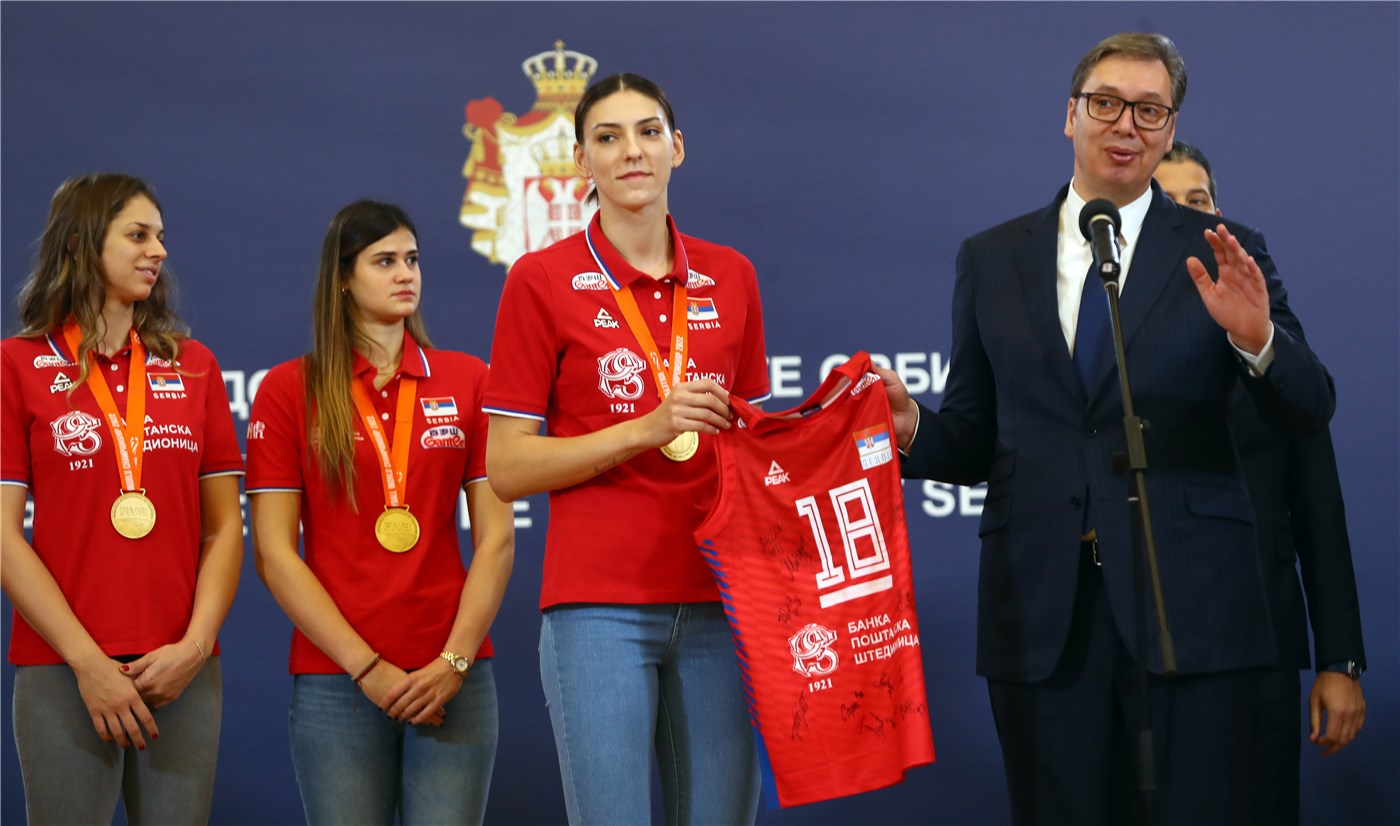 Tổng thống Serbia đón tiếp trân trọng các nhà vô địch bóng chuyền nữ thế giới