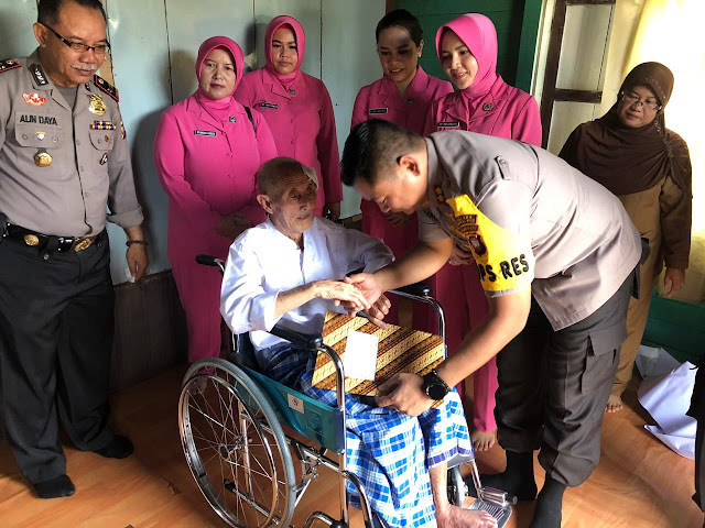 Penderita Hydrochepalus dan Stroke dapat Bantuan Kapolres