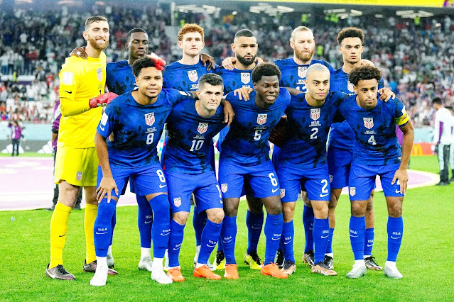 SELECCIÓN DE ESTADOS UNIDOS. Temporada 2022-23. Matt Turner, Timothy Weah, Josh Sargent, Cameron Carter-Vickers, Tim Ream, Antonee Robinson. Weston McKennie, Christian Pulisic, Yunus Musah, Sergiño Dest, Tyler Adams. SELECCIÓN DE IRÁN 0 SELECCIÓN DE ESTADOS UNIDOS 1 Martes 29/11/2022, 20:00 horas. XXII Copa Mundial de fútbol de la FIFA Catar 2022, fase de grupos, Grupo B, jornada 2. Doha, Catar, estadio Al Zumama: 42.127 espectadores. GOLES: ⚽0-1: 38’, Christian Pulisic.