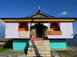बिजली महादेव मंदिर के कपाट नहीं है बंद 