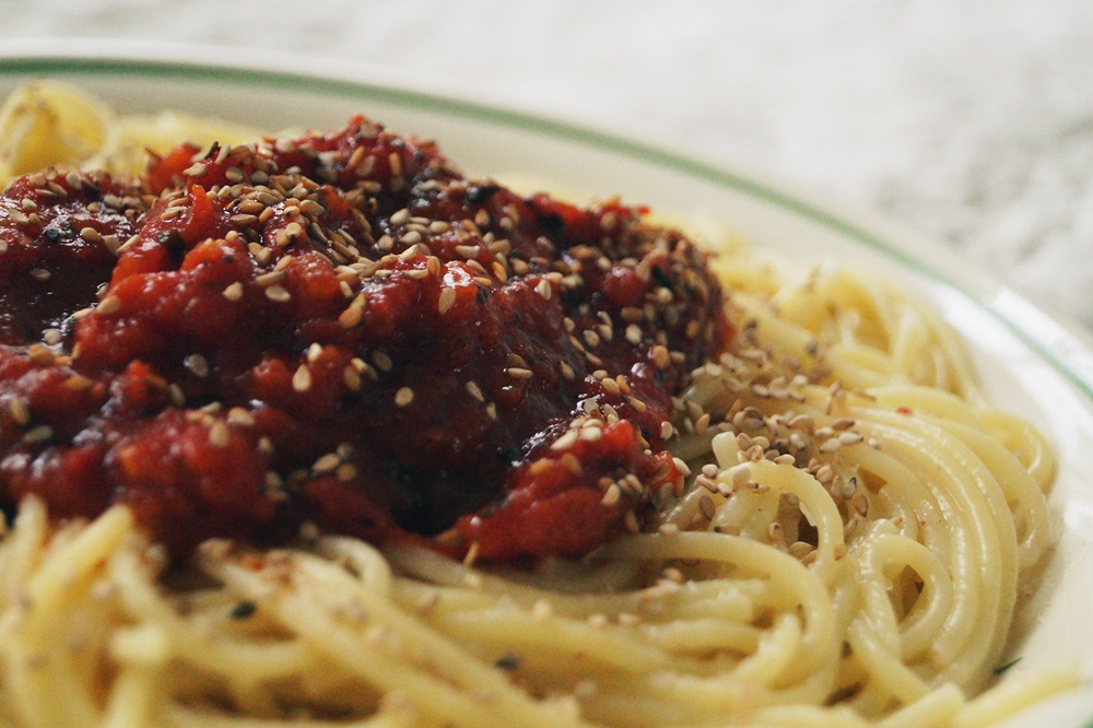 Tomatensauce mit Sesam 