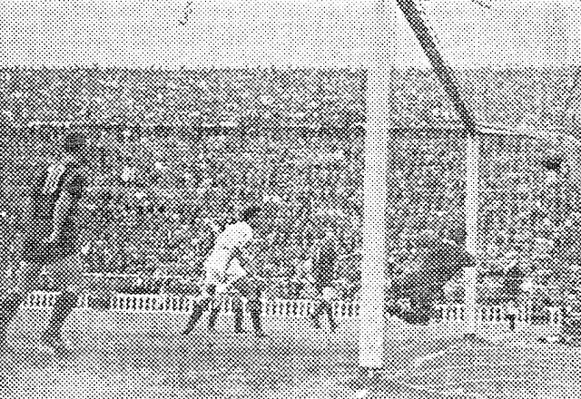 Goicolea no puede alcanzar el remate de César que supuso el primer gol del Barcelona. C. F. BARCELONA 5 REAL VALLADOLID DEPORTIVO 0. 11/05/1952. Copa del Generalísimo, semifinal, partido de ida. Barcelona, campo de Las Corts. GOLES: 1-0: 2’, César. 2-0: 4’, Vila. 3-0: 28’, Kubala. 4-0: 77’, Kubala, de penalti. 5-0: 88’, Vila.