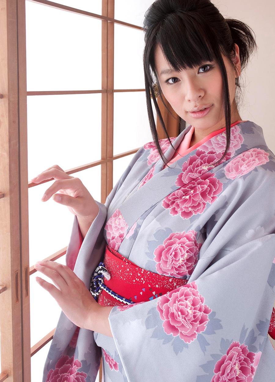 foto bugil artis bokep jepang toket gede,Hana Haruna. wanita jepang dengan payudara montok memeakai kimono pose seksi sembari melucuti pakainya 