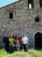 A la porta de Santa Maria del Tagamanent