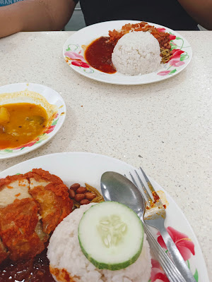 Berbuka Puasa Dengan Nasi Lemak Kedai Mamak