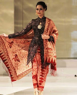 Kebaya Songket