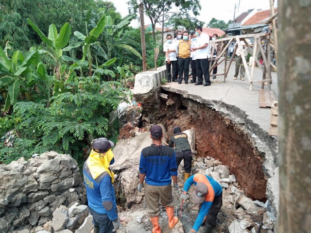 Tinjau Jalan Amblas, PUPR Diminta Awasi Proses Pengerjaan