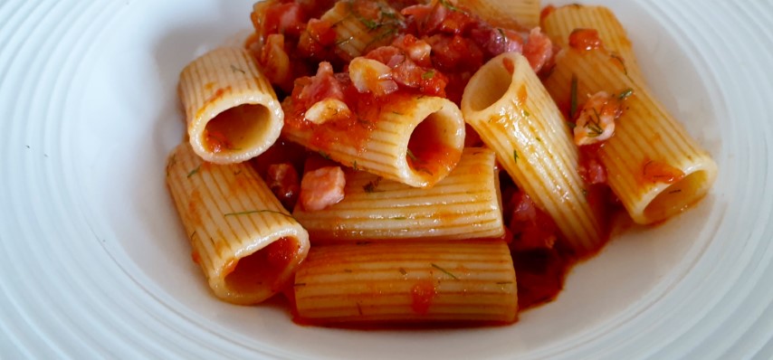 Tortiglioni all'amatriciana