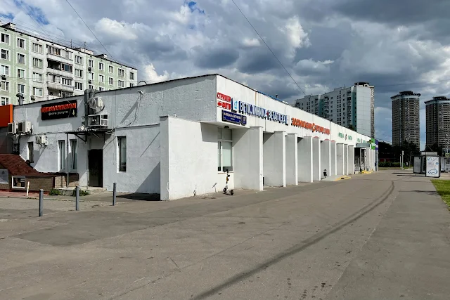 улица Маршала Катукова, торговый центр 1982 года постройки