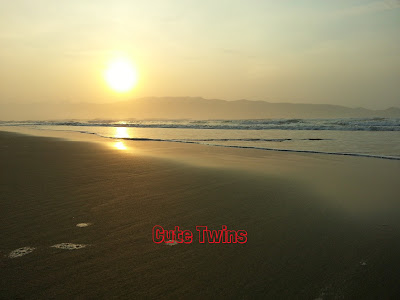 Menikmati matahari terbit di Pantai Teleng Ria