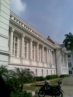 halaman depan museum bank indonesia