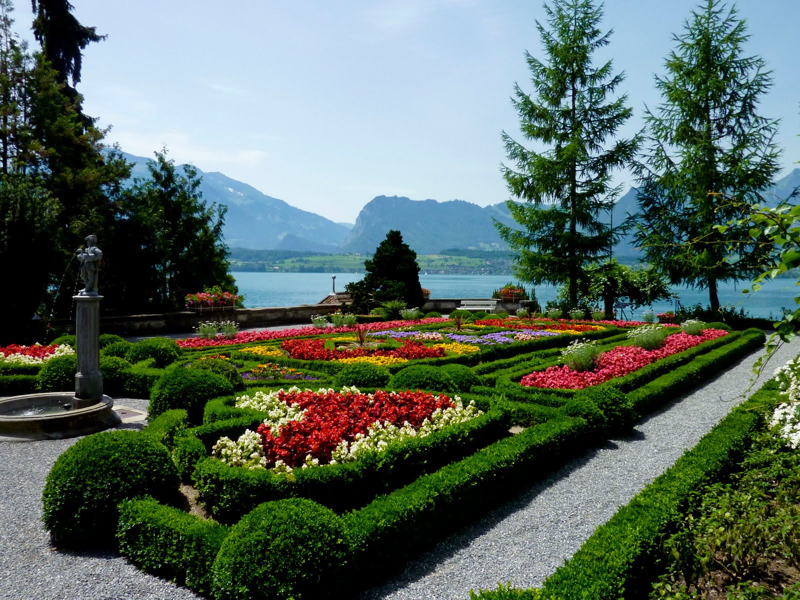 Un precioso jardin sumanete cuidados por una manos sabias los cuales ...