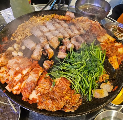 Gli stranieri apprezzano particolarmente il gusto del barbecue coreano e del soju, considerati un'eccellenza culinaria coreana