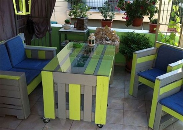 4 examples of the plans for outdoor furniture made from pallets