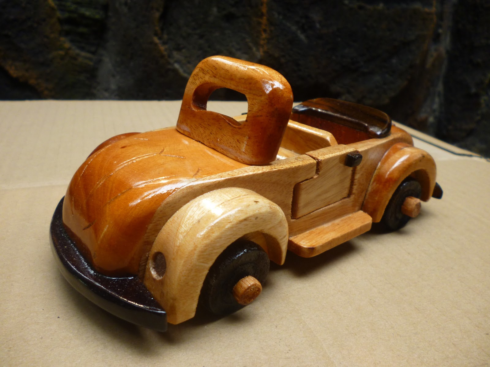 Produk Kerajinan Kayu Antik  Miniatur VW 