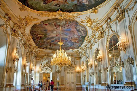 foto kondisi ruangan dalam istana Schonbrunn di Austria