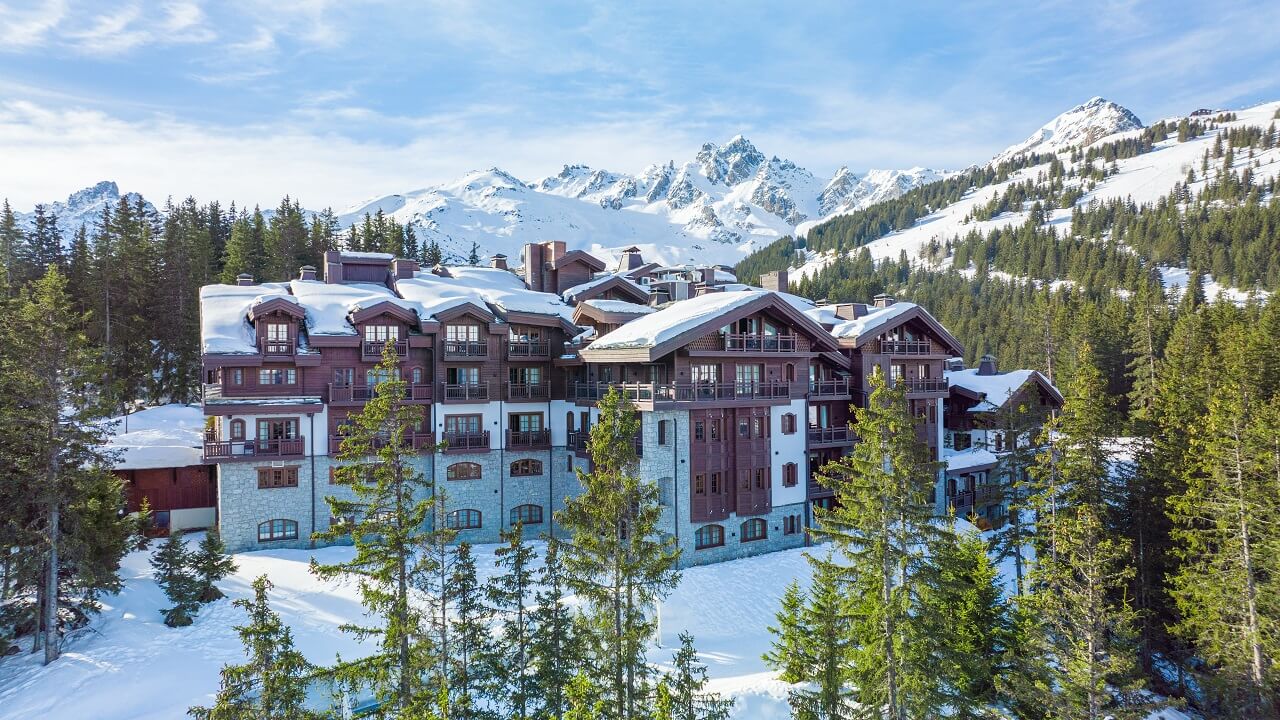 L’APOGÉE COURCHEVEL CELEBRATES 10 YEARS A DECADE AT THE HEIGHT OF ALPINE GLAMOUR