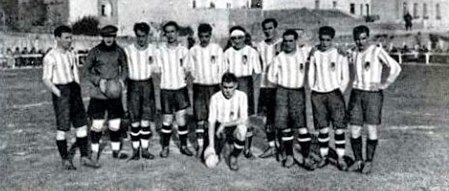 📸REAL UNIÓN DEPORTIVA 📆Temporada 1926-27 ➡️Plantel de la Real Unión Deportiva de Valladolid en la temporada 1926-27. 🖊️Partido no identificado. REAL UNIÓN DEPORTIVA 4 🆚 REAL RACING CLUB DE SANTANDER 4 Domingo 27/02/1927. Copa del Rey, fase de grupos, Grupo III, partido 1. Valladolid, Campo de la Sociedad Taurina. GOLES: ⚽0-1: 6’, Acebo. ⚽1-1: 7’, Perico San Miguel. ⚽1-2: 20’, Acebo. ⚽2-2: 40’, Perico San Miguel. ⚽3-2: 50’, Montalbán. ⚽3-3: 60’, Acebo. ⚽3-4: 70’, Óscar. ⚽4-4: 80’, Barbáchano.