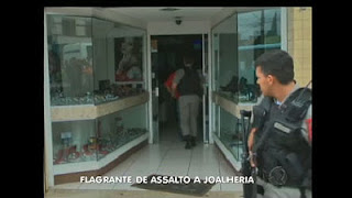 Suspeitos de roubo de joalheria presos no Guarujá