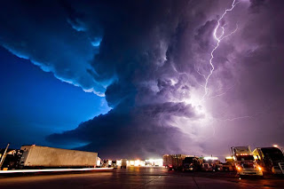 KUMPULAN GAMBAR  TORNADO FENOMENA ALAM  Foto Angin Topan 