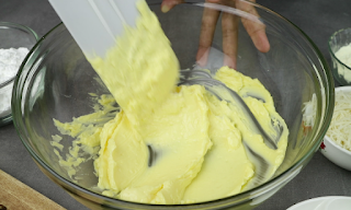 gambar mengaduk margarin