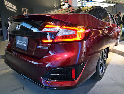  2017 Honda Clarity back light