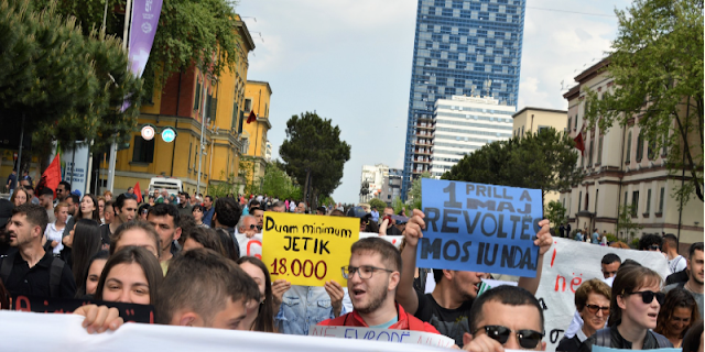 Στους δρόμους οι Αλβανοί για την Πρωτομαγιά