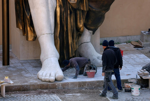 Ρώμη: Το 12μετρο άγαλμα του Μεγάλου Κωνσταντίνου - Πως το ανακατασκεύσαν