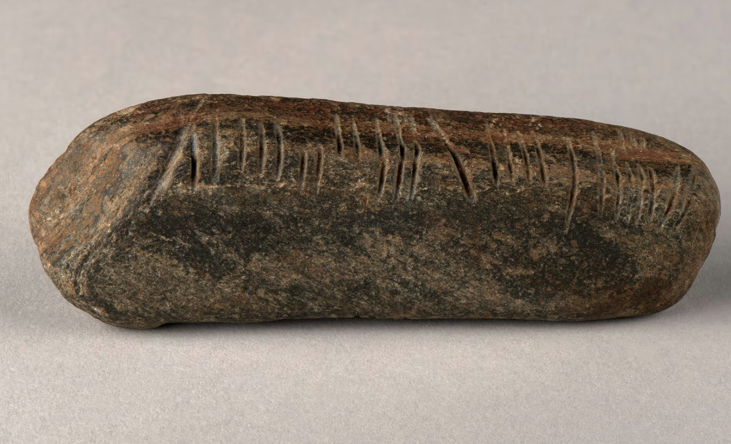 Η σπάνια πέτρα με την αρχαία γραφή. [Credit: The Herbert Art Gallery and Museum]