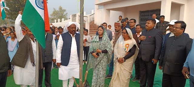 विधायक ने उत्कृष्ठ विद्यालय मे ,जनपद अध्यक्ष ने जनपद में,एस डी एम ने तहसील प्रांगण में किया ध्वजारोहण