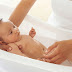 7 lý do mẹ không nên tắm cho trẻ ngay sau khi sinh 