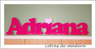 letras de madera infantiles para pared Adriana con corazón babydelicatessen