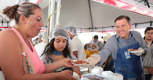 Carnitas y pastel  por Fiestas Patrias