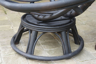 fauteuil-rotin-noir-base pivotante-lille-tournai-valenciennes-urlu-et-berlu